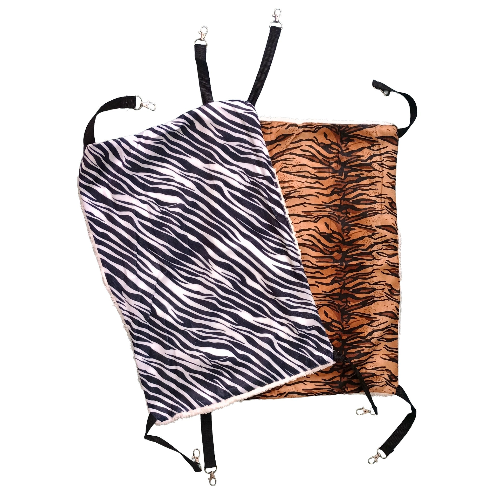 Das Bild zeigt zwei große Hängematten für Kleintiere in den Mustern Zebra und Tiger. 