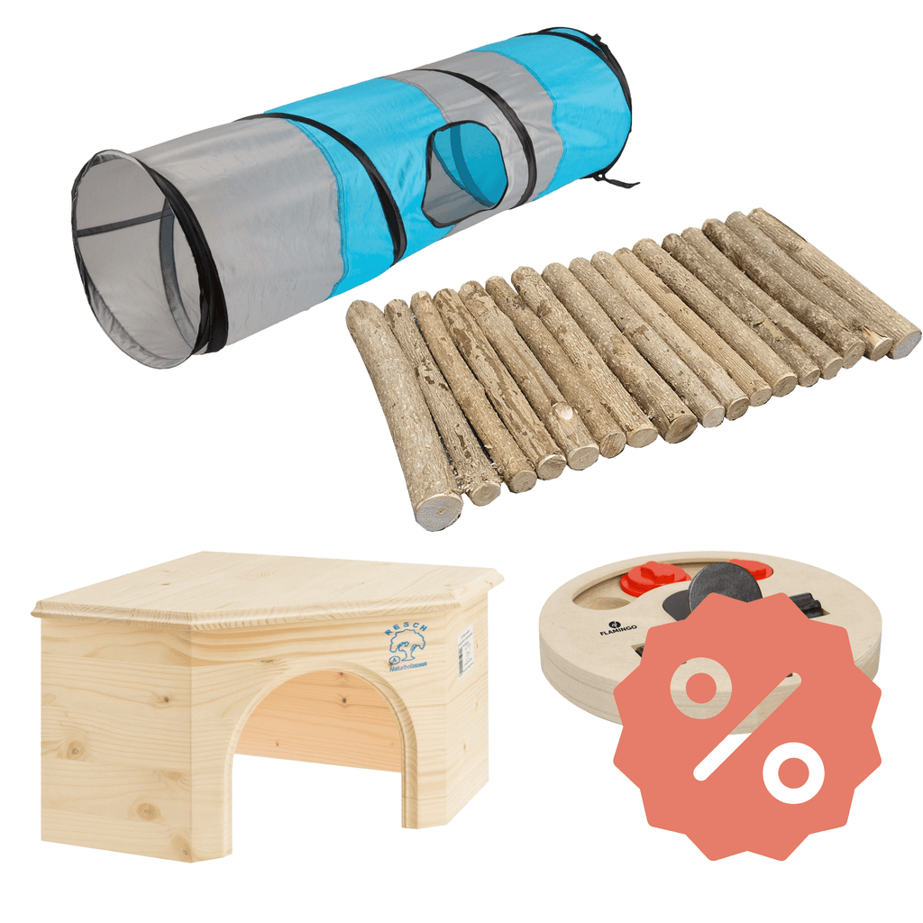 Das Bild zeigt einen extra-langen Spieltunnel für Kleintiere, eine Weidenbrücke, ein Intelligenzspielzeug mit Klappen und Schiebern und ein großes Eckhaus aus Fichtenholz.