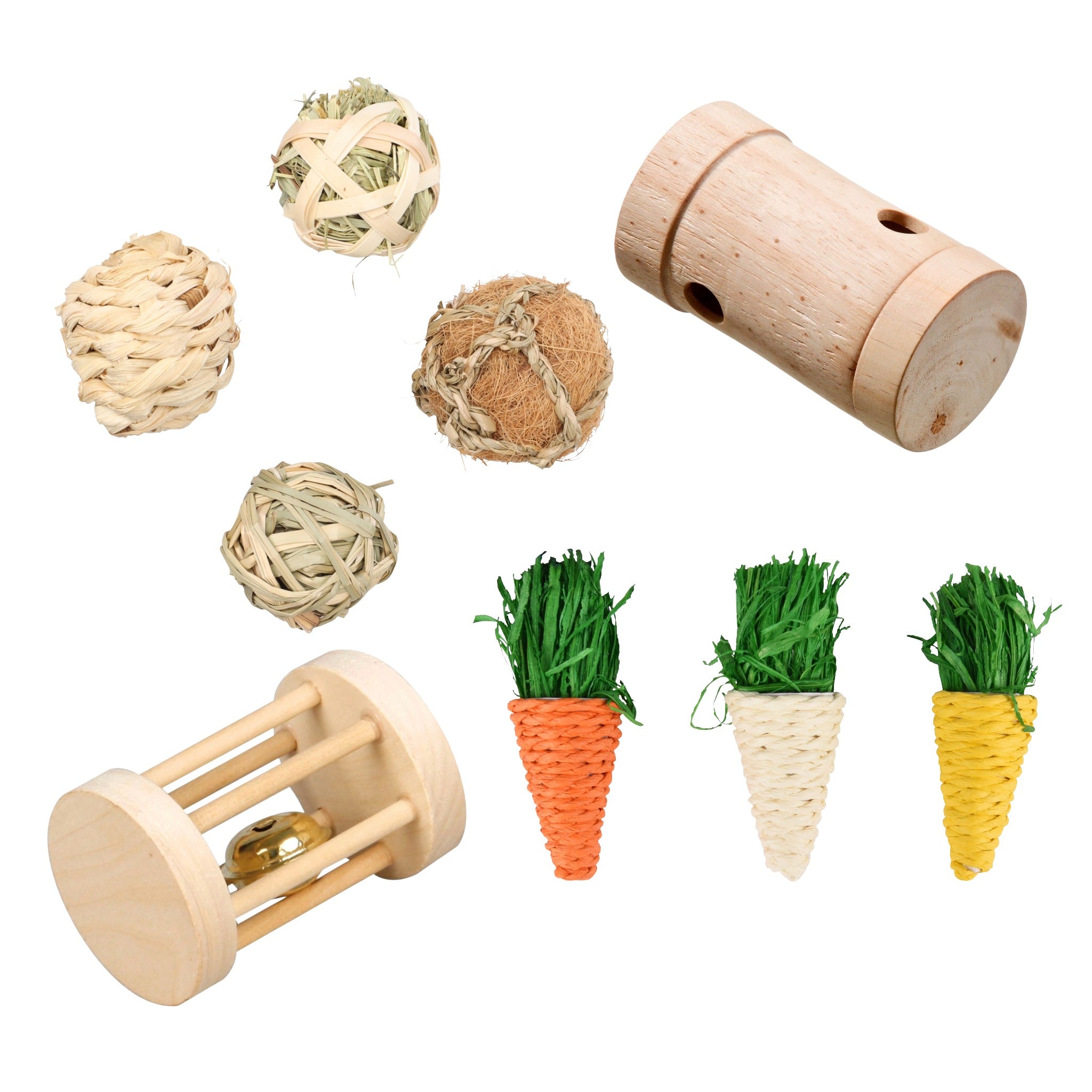 Das Bild zeigt vier unterschiedliche Produkte: eine Snackrolle aus Holz, eine Trommel aus Holz, vier Knabberbälle aus Naturmaterial und drei Karotten aus Papier.  
